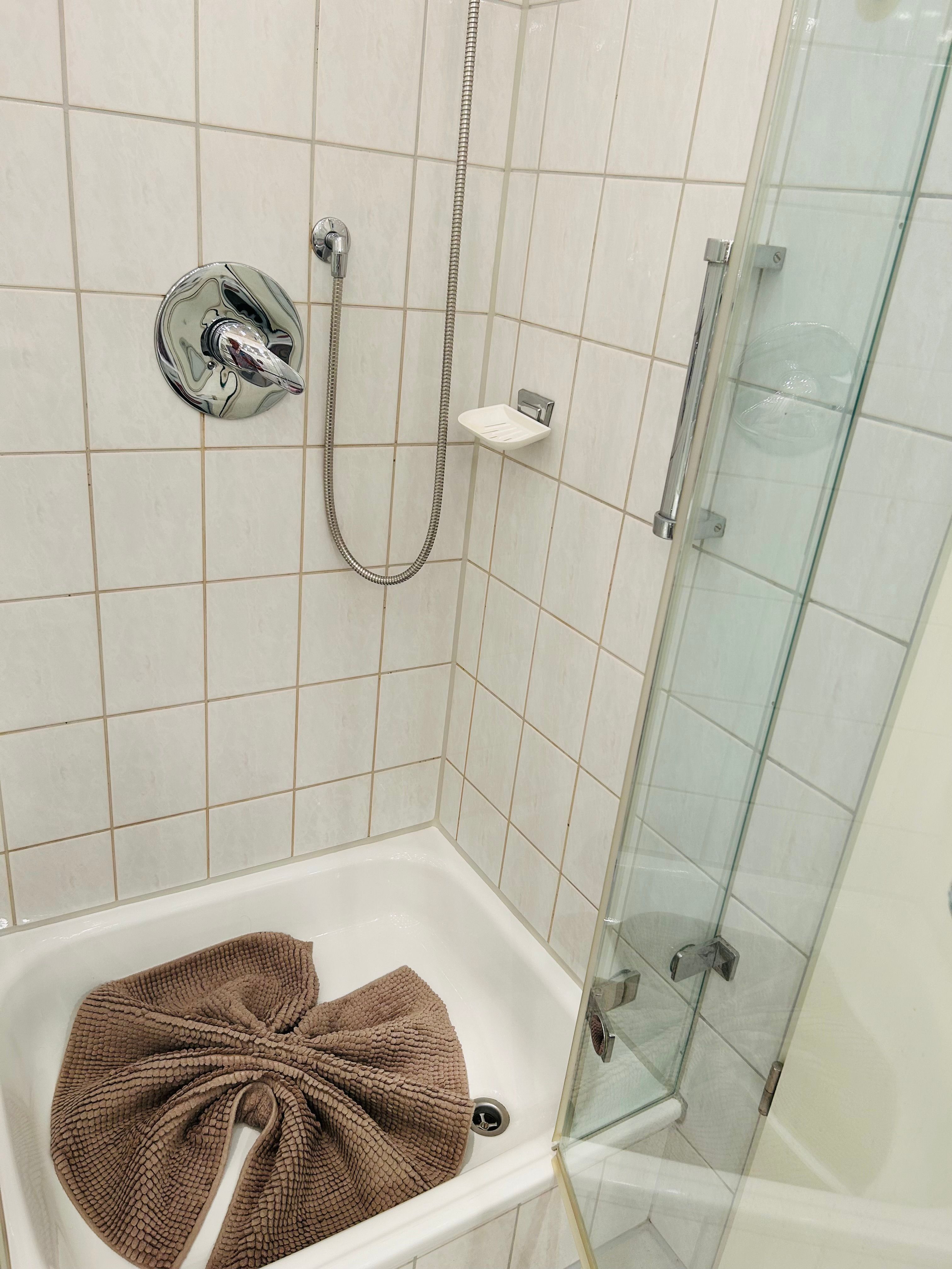 Academic Apartment In Spacey Penthouse In The Heart Of Friedrichshafen - Academic apartment in spacey penthouse in the heart of Friedrichshafen - Gallery - 12