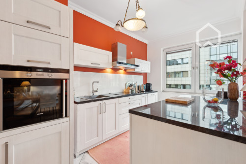 Stylish Art Deco Apartment close to city centre