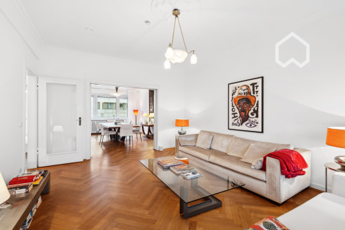 Stylish Art Deco Apartment close to city centre