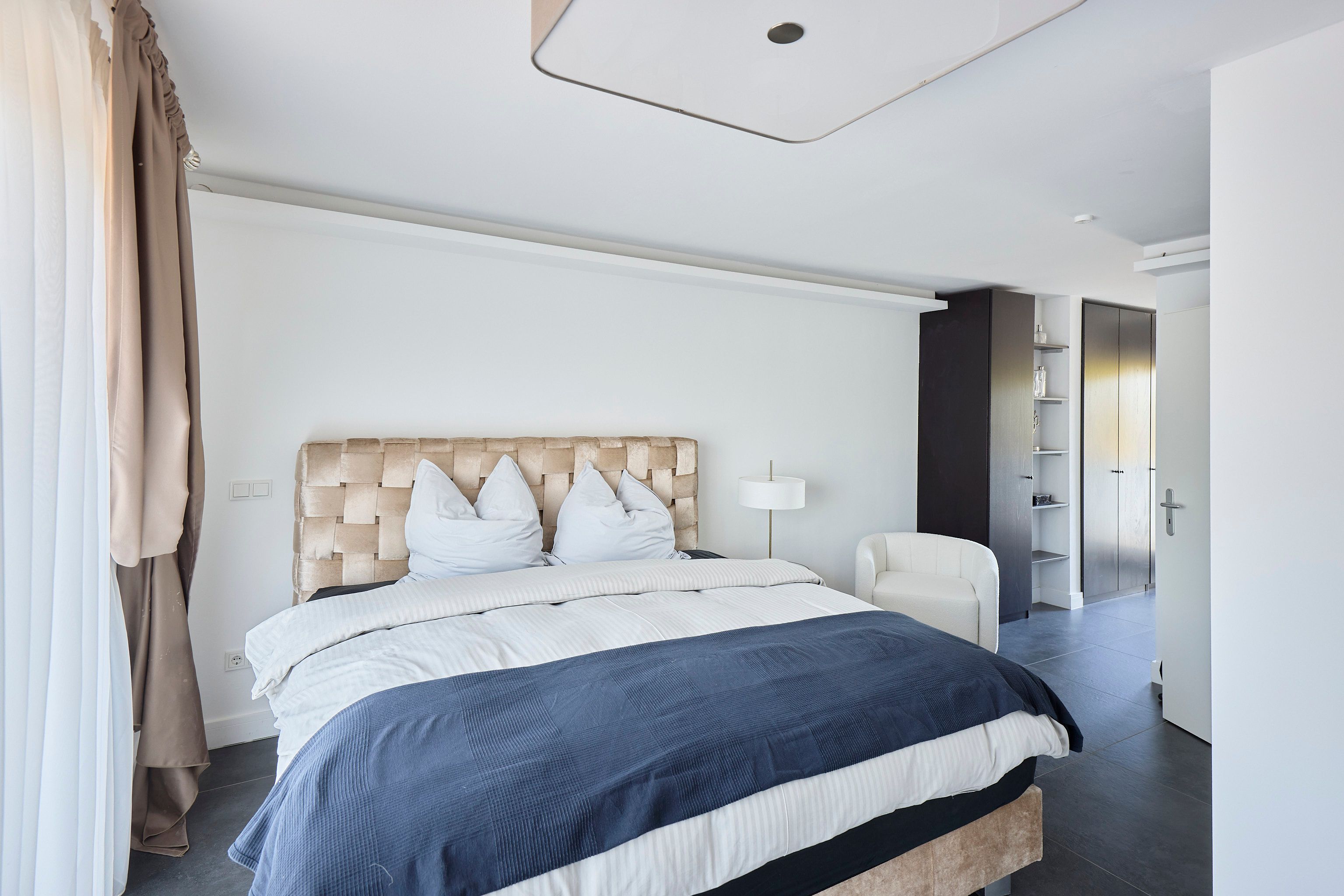  Spacious Multi-Level Designer Home With Terrace And Two Balconies – Ideal For Families Or Business S  -  Spacious multi-level designer home with terrace and two balconies – ideal for families or business stays.  - Gallery -  6
