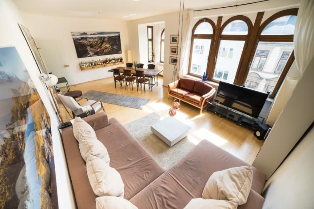 Cozy, nice suite in popular area