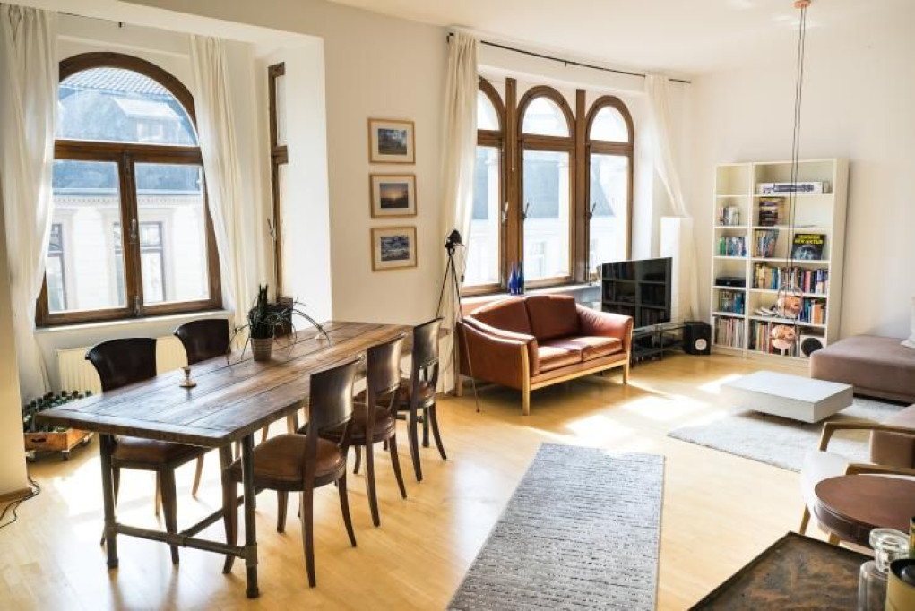 Cozy, nice suite in popular area