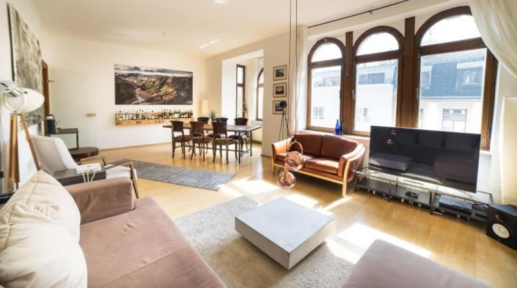 Cozy, nice suite in popular area