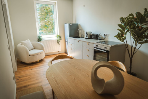 Stylish Old Town Apartment with Parking - Quiet - Central