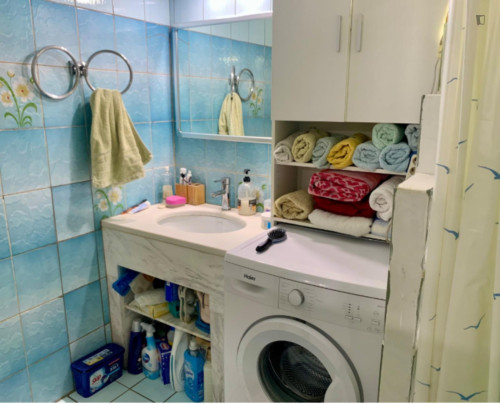 Cozy Twin Bedroom with a balcony in the heart of the city