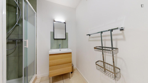 Snug double bedroom in Place d'Italie