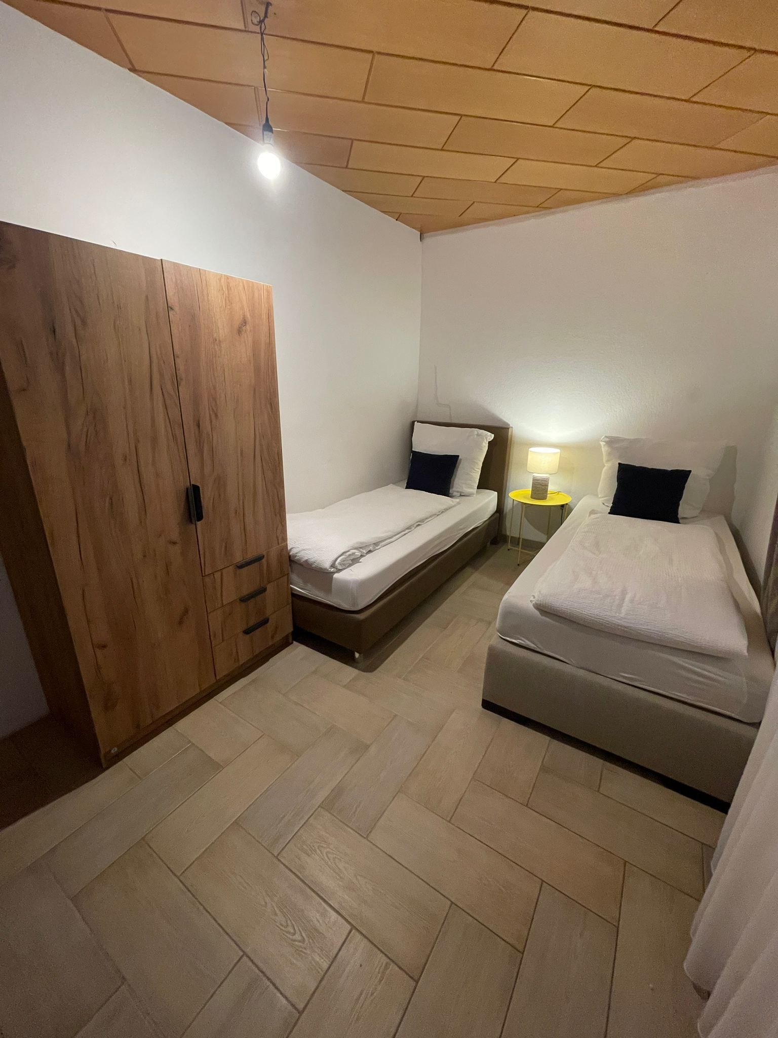  Beautiful 4-Room Apartment, Central And Newly Furnished  -  Beautiful 4-room apartment, central and newly furnished  - Gallery -  6