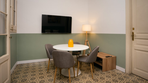 Modern Shared Apartment in Vibrant Sant Antoni, Barcelona - Ideal for Urban Living