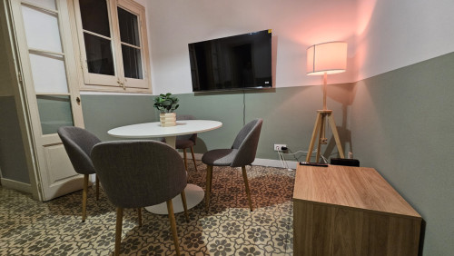 Modern Shared Apartment in Vibrant Sant Antoni, Barcelona - Ideal for Urban Living