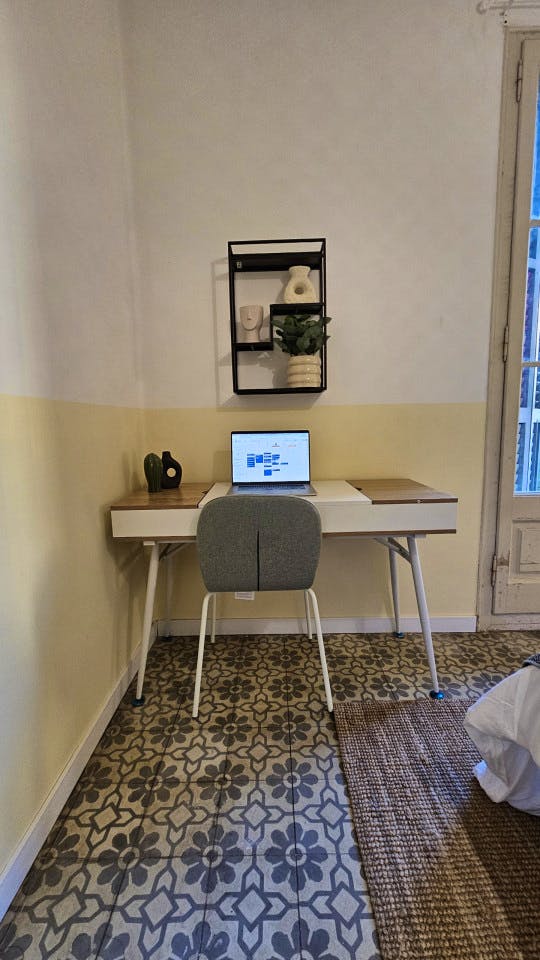  Room 2  -  Modern Shared Apartment in Vibrant Sant Antoni, Barcelona - Ideal for Urban Living  - Gallery -  2