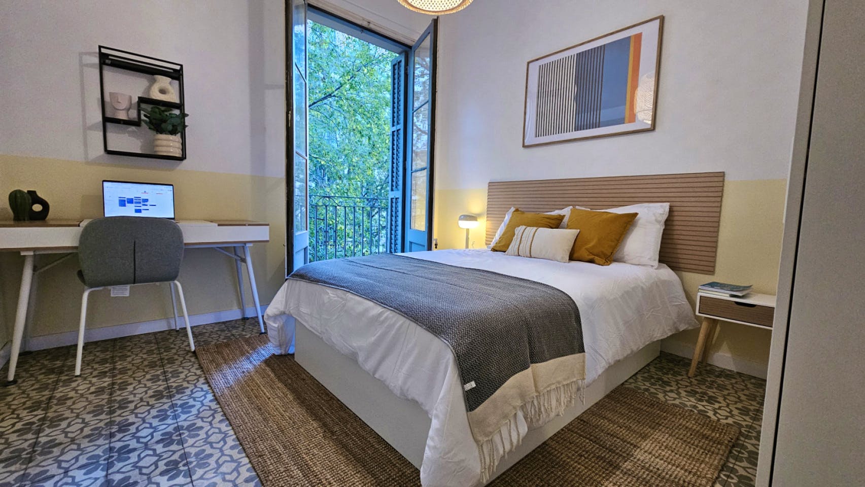  Room 2  -  Modern Shared Apartment in Vibrant Sant Antoni, Barcelona - Ideal for Urban Living  - Gallery -  17