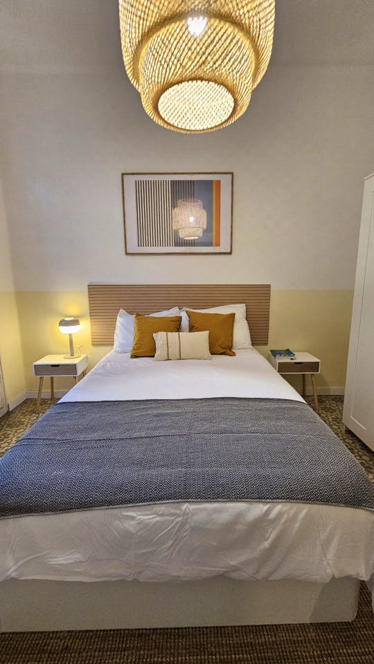  Room 2  -  Modern Shared Apartment in Vibrant Sant Antoni, Barcelona - Ideal for Urban Living  - Gallery -  12