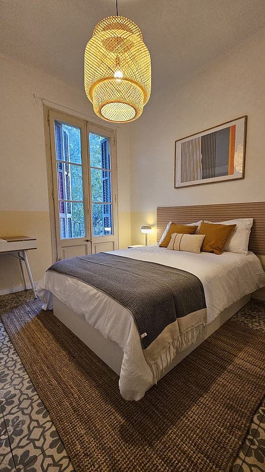 Room 2 - Modern Shared Apartment in Vibrant Sant Antoni, Barcelona - Ideal for Urban Living - Gallery - 27