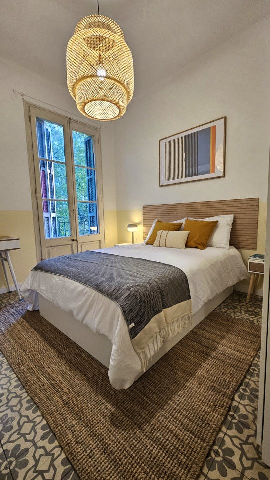 Room 2 - Modern Shared Apartment in Vibrant Sant Antoni, Barcelona - Ideal for Urban Living - Gallery - 4