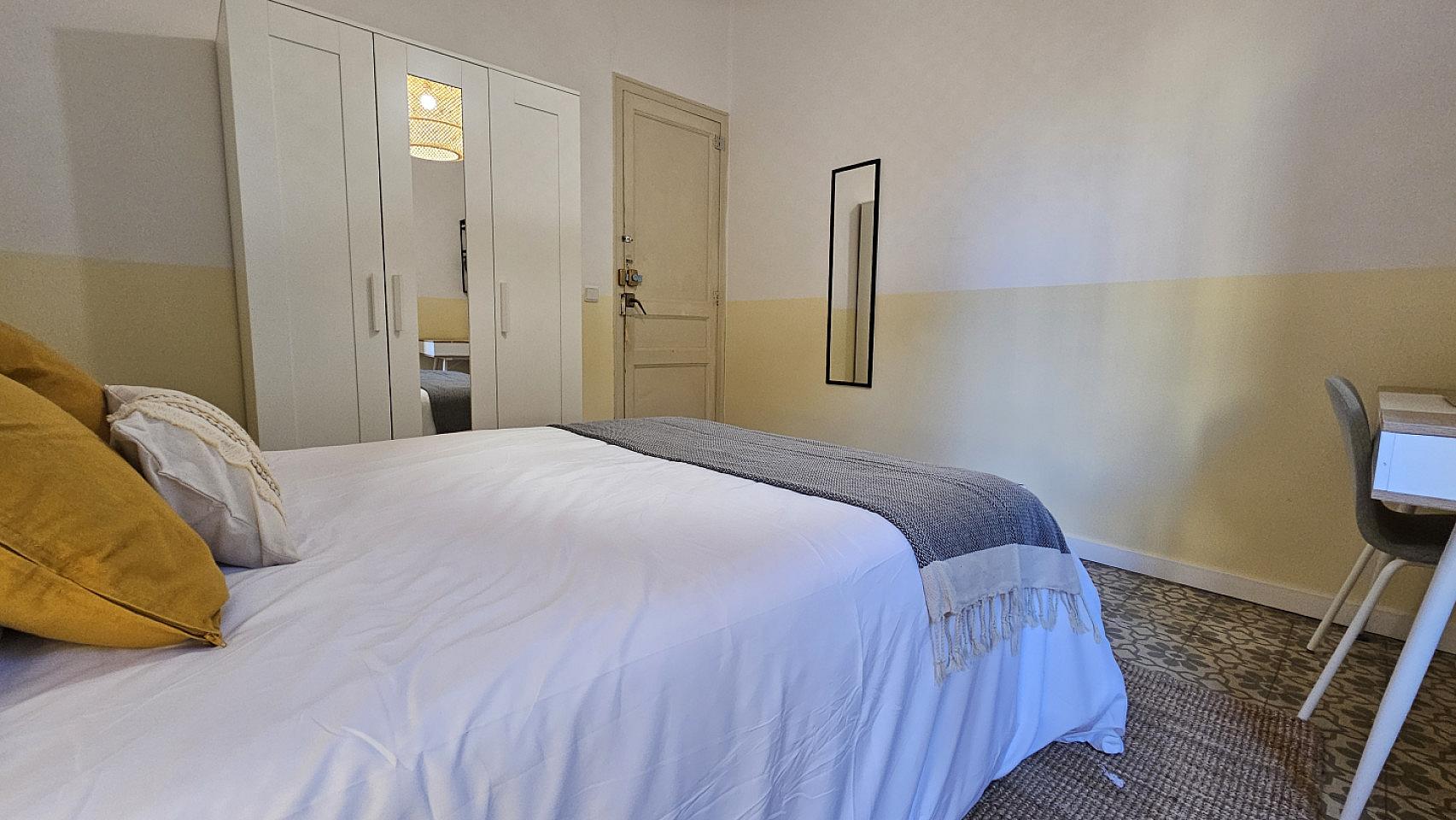  Room 2  -  Modern Shared Apartment in Vibrant Sant Antoni, Barcelona - Ideal for Urban Living  - Gallery -  66