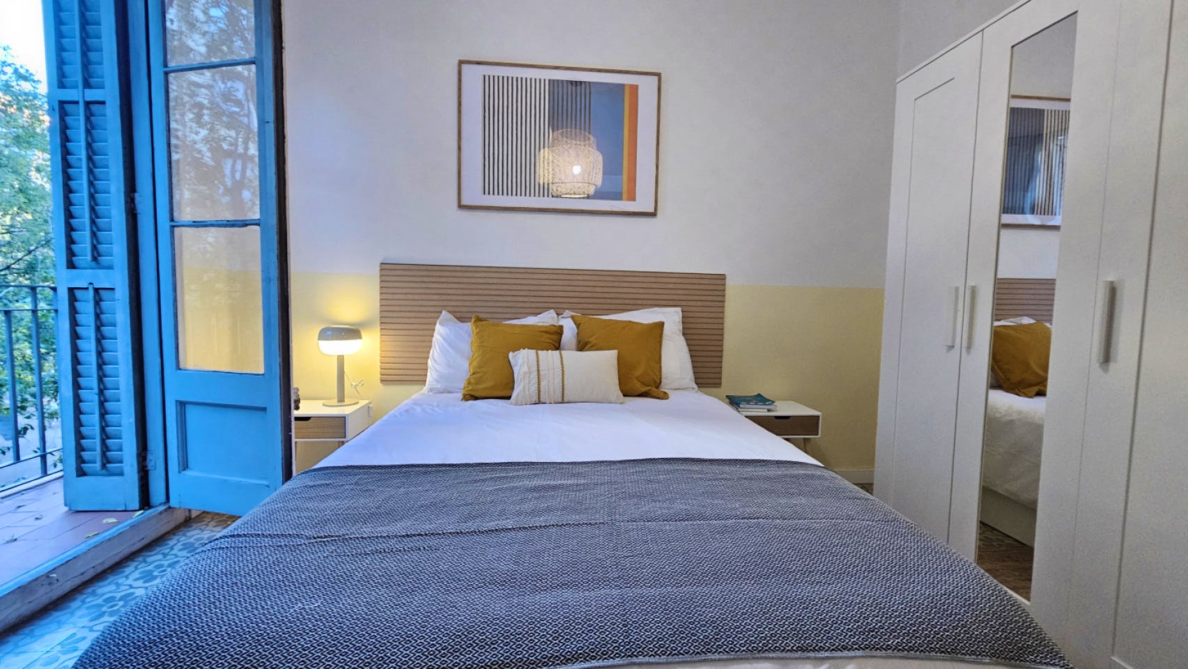 Room 2 - Modern Shared Apartment in Vibrant Sant Antoni, Barcelona - Ideal for Urban Living - Gallery - 18