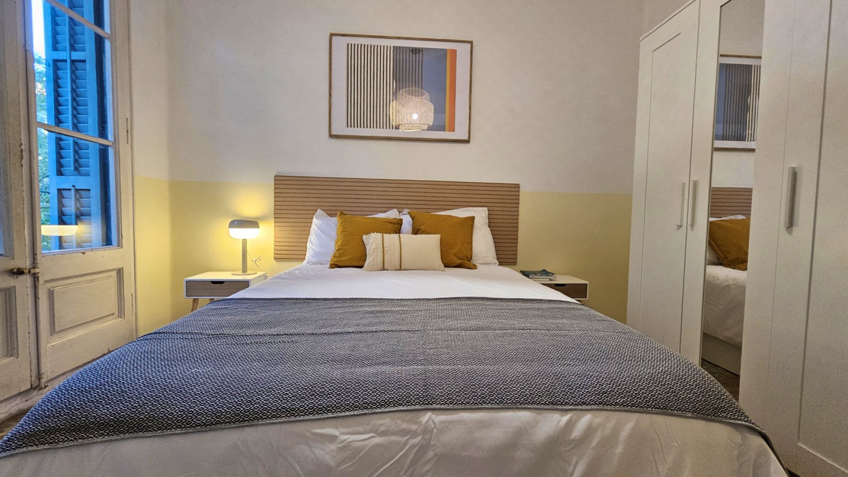 Room 2 - Modern Shared Apartment in Vibrant Sant Antoni, Barcelona - Ideal for Urban Living - Gallery - 11