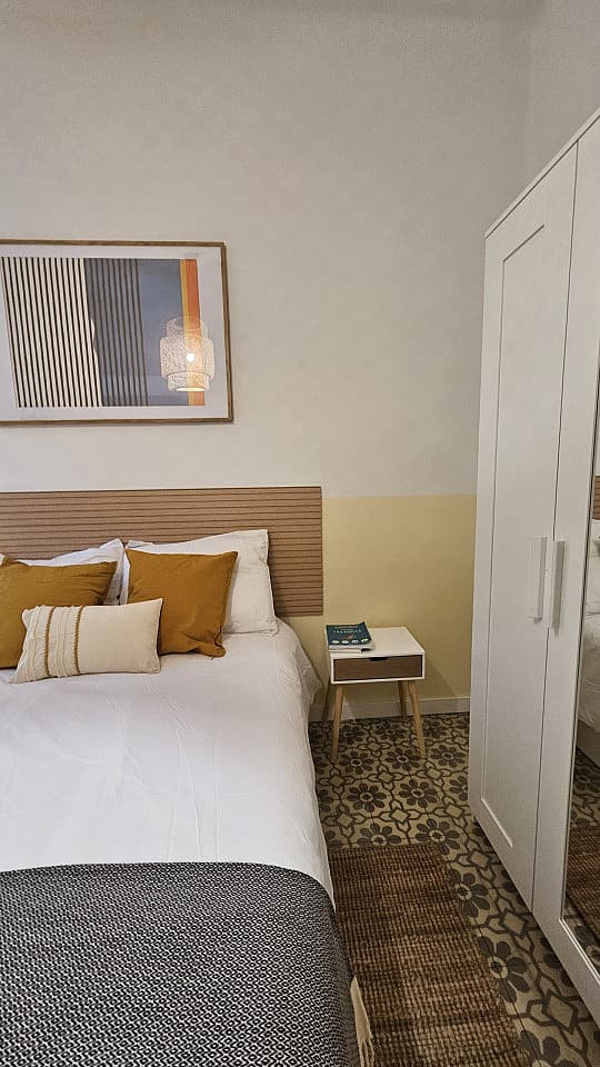  Room 2  -  Modern Shared Apartment in Vibrant Sant Antoni, Barcelona - Ideal for Urban Living  - Gallery -  87