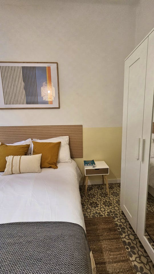 Room 2 - Modern Shared Apartment in Vibrant Sant Antoni, Barcelona - Ideal for Urban Living - Gallery - 9