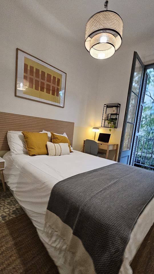  Room 1  -  Modern Shared Apartment in Vibrant Sant Antoni, Barcelona - Ideal for Urban Living  - Gallery -  58