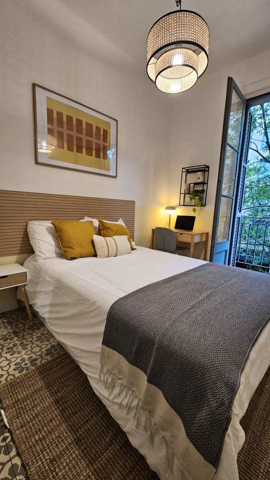  Room 1  -  Modern Shared Apartment in Vibrant Sant Antoni, Barcelona - Ideal for Urban Living  - Gallery -  8