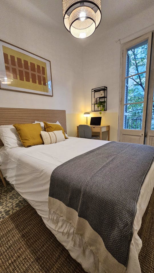  Room 1  -  Modern Shared Apartment in Vibrant Sant Antoni, Barcelona - Ideal for Urban Living  - Gallery -  6
