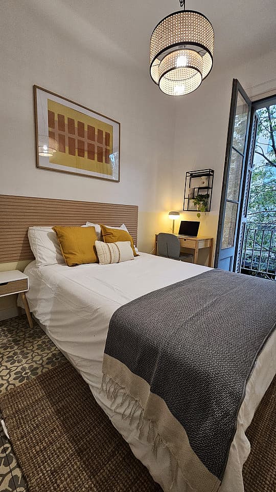  Room 1  -  Modern Shared Apartment in Vibrant Sant Antoni, Barcelona - Ideal for Urban Living  - Gallery -  56