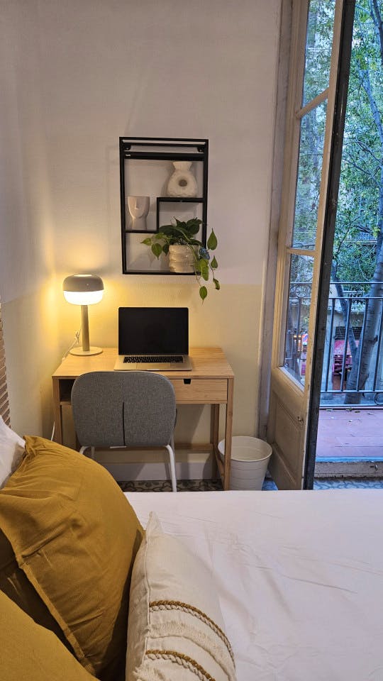  Room 1  -  Modern Shared Apartment in Vibrant Sant Antoni, Barcelona - Ideal for Urban Living  - Gallery -  5