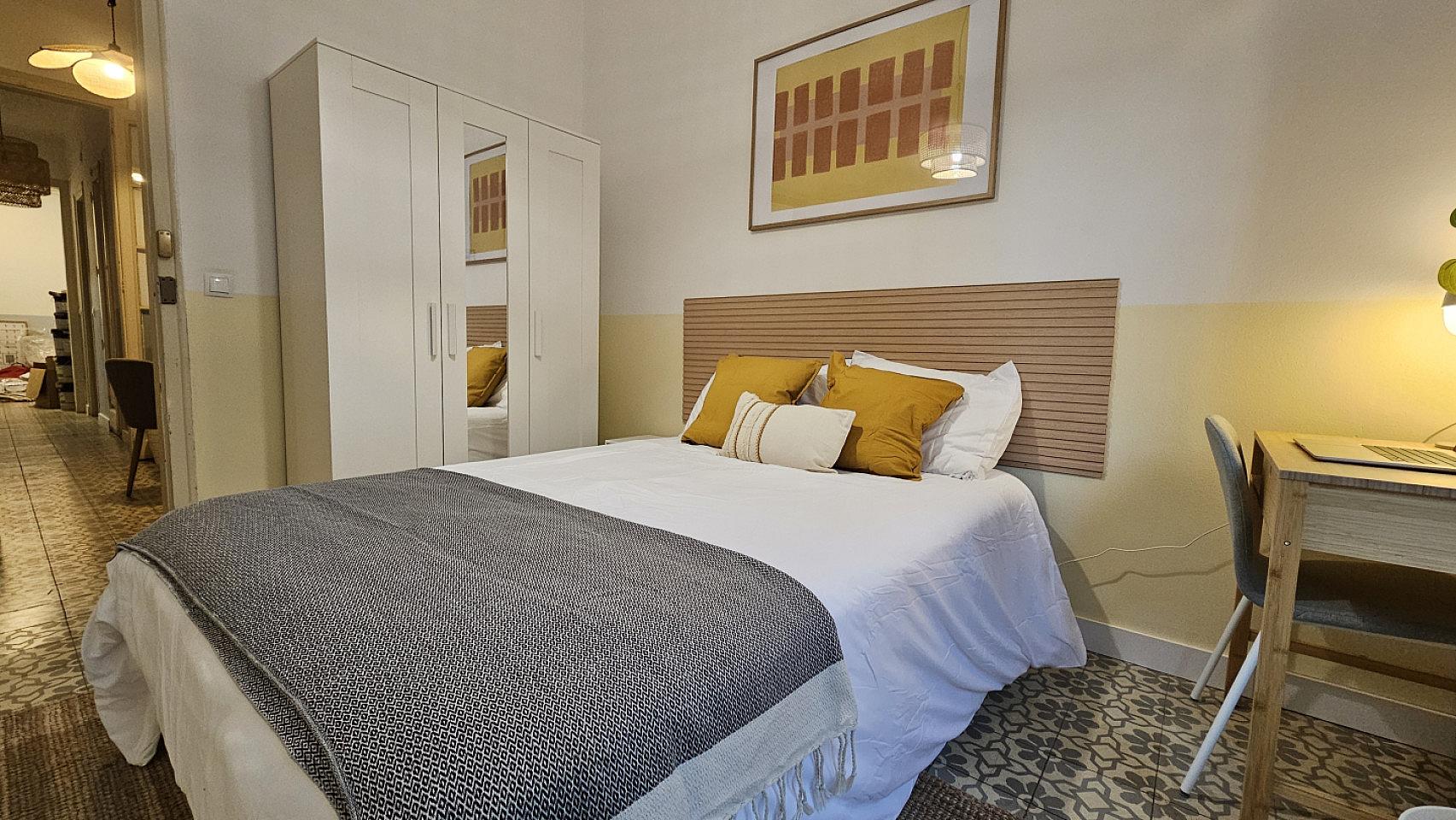 Room 1 - Modern Shared Apartment in Vibrant Sant Antoni, Barcelona - Ideal for Urban Living - Gallery - 50