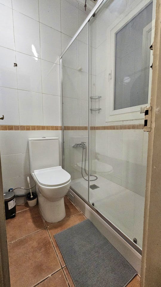 Room 3 - Modern Shared Apartment in Vibrant Sant Antoni, Barcelona - Ideal for Urban Living - Gallery - 13