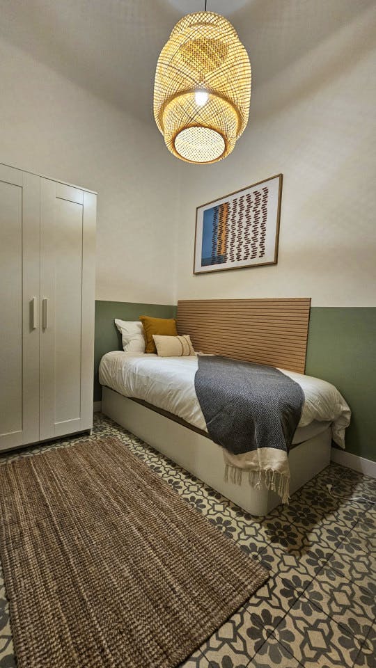 Room 3 - Modern Shared Apartment in Vibrant Sant Antoni, Barcelona - Ideal for Urban Living - Gallery - 6