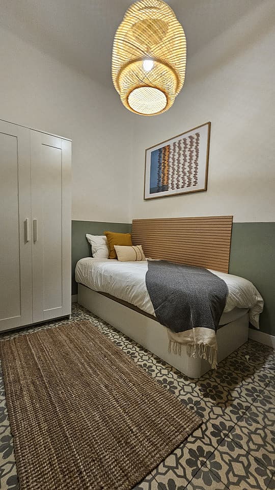  Room 3  -  Modern Shared Apartment in Vibrant Sant Antoni, Barcelona - Ideal for Urban Living  - Gallery -  52