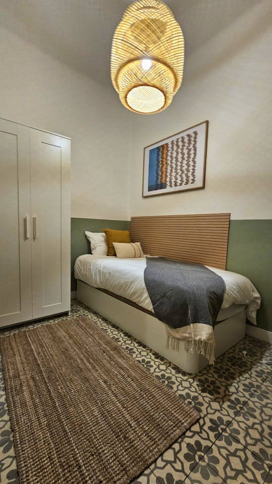  Room 3  -  Modern Shared Apartment in Vibrant Sant Antoni, Barcelona - Ideal for Urban Living  - Gallery -  7