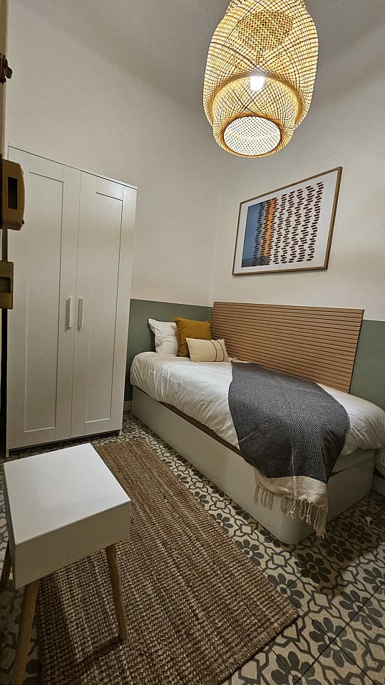  Room 3  -  Modern Shared Apartment in Vibrant Sant Antoni, Barcelona - Ideal for Urban Living  - Gallery -  35