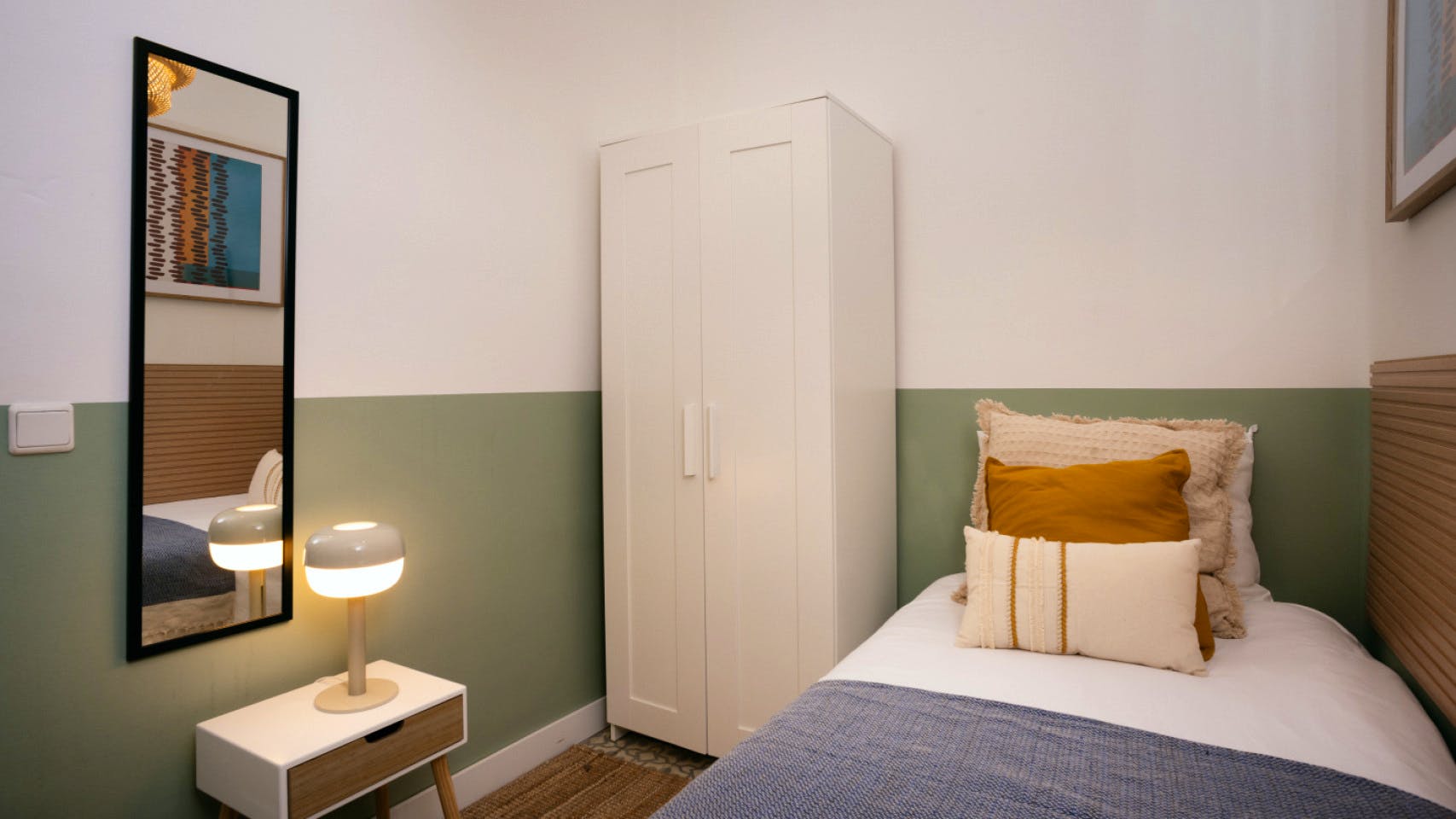  Room 3  -  Modern Shared Apartment in Vibrant Sant Antoni, Barcelona - Ideal for Urban Living  - Gallery -  10