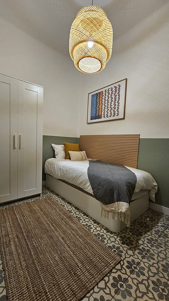 Room 3 - Modern Shared Apartment in Vibrant Sant Antoni, Barcelona - Ideal for Urban Living - Gallery - 21