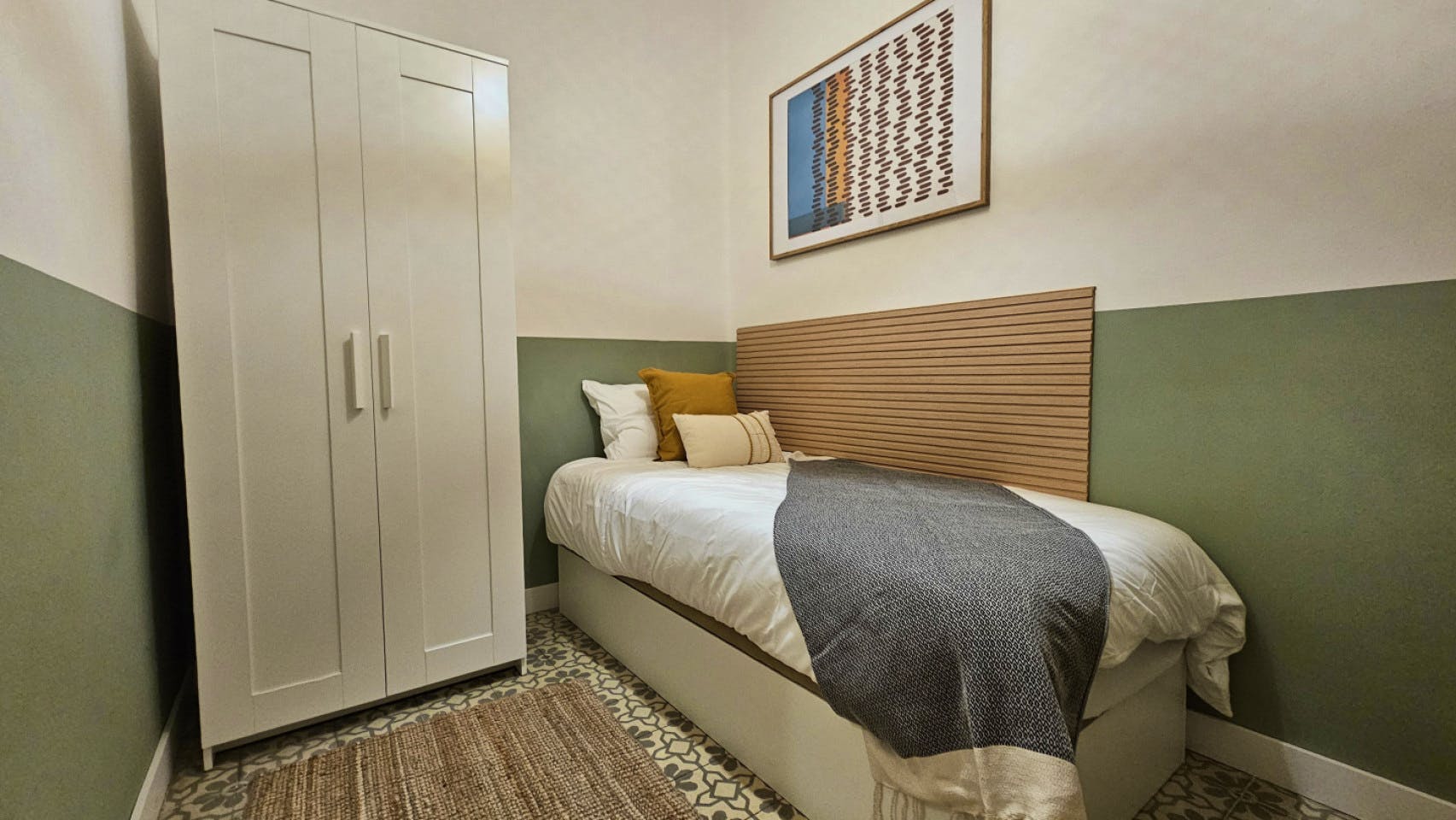 Room 3 - Modern Shared Apartment in Vibrant Sant Antoni, Barcelona - Ideal for Urban Living - Gallery - 1