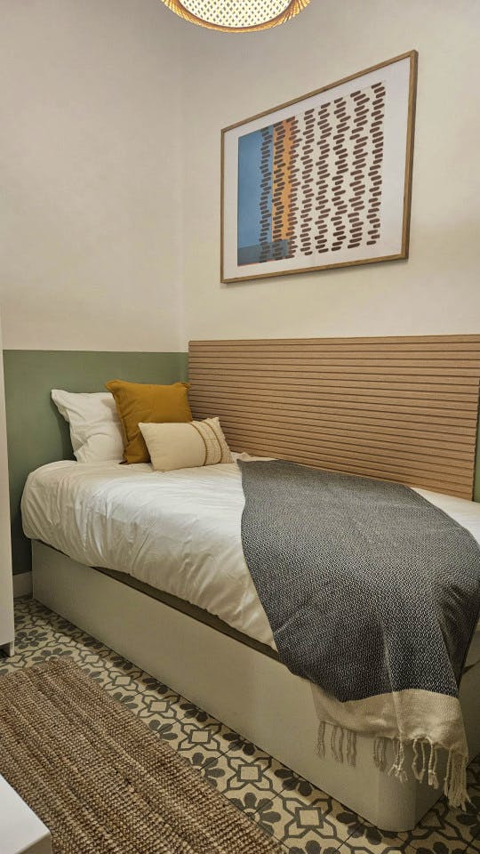  Room 3  -  Modern Shared Apartment in Vibrant Sant Antoni, Barcelona - Ideal for Urban Living  - Gallery -  4