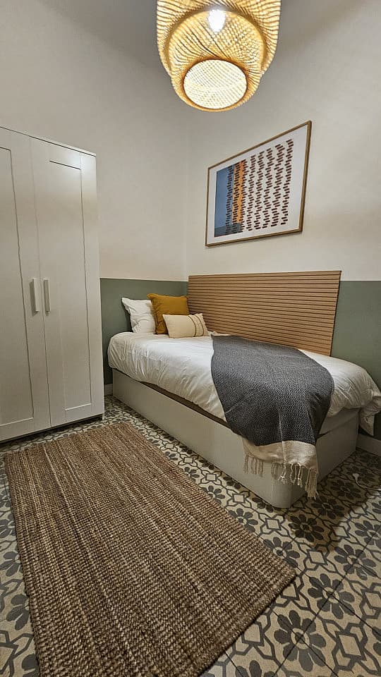 Room 3 - Modern Shared Apartment in Vibrant Sant Antoni, Barcelona - Ideal for Urban Living - Gallery - 32