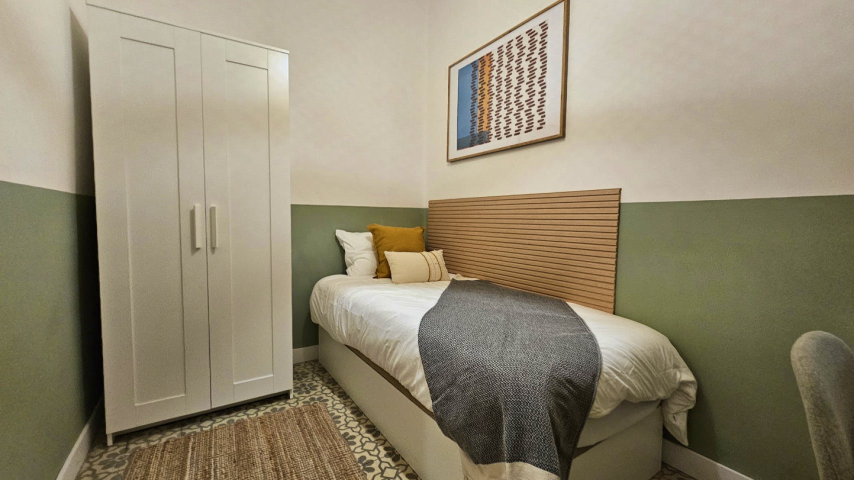  Room 3  -  Modern Shared Apartment in Vibrant Sant Antoni, Barcelona - Ideal for Urban Living  - Gallery -  8