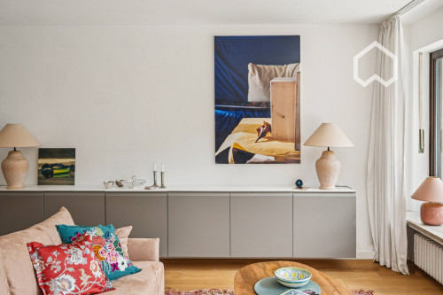 Bright Studio Apartment with South-Facing Balcony in Exclusive Herzogpark – Quiet and Close to the City Center