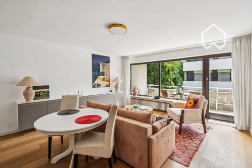Bright Studio Apartment with South-Facing Balcony in Exclusive Herzogpark – Quiet and Close to the City Center