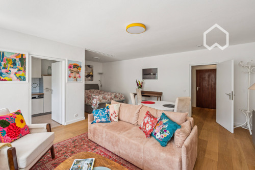 Bright Studio Apartment with South-Facing Balcony in Exclusive Herzogpark – Quiet and Close to the City Center  - Gallery -  5