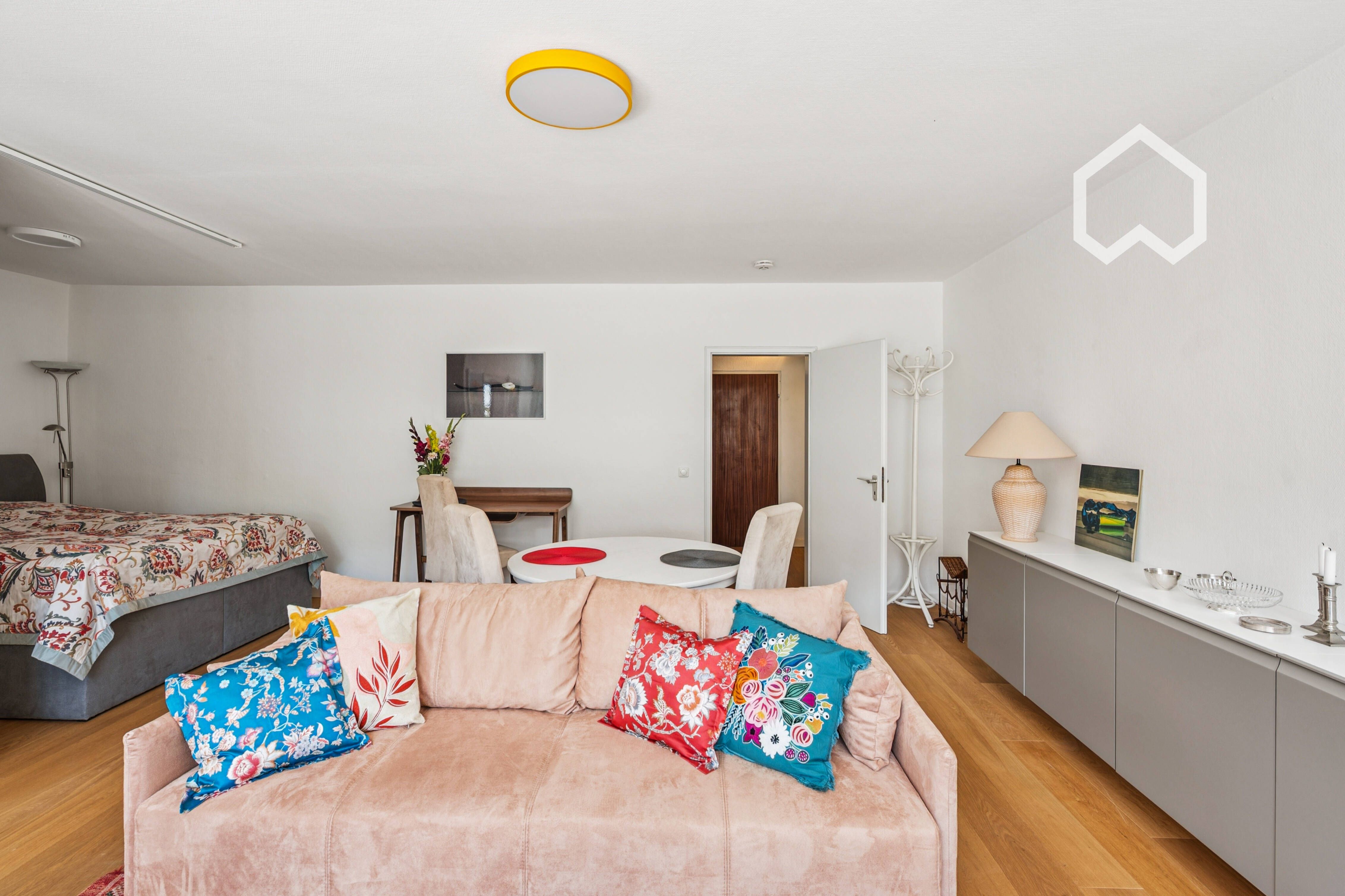  Bright Studio Apartment With South-Facing Balcony In Exclusive Herzogpark – Quiet And Close To The C  -  Bright Studio Apartment with South-Facing Balcony in Exclusive Herzogpark – Quiet and Close to the City Center  - Gallery -  10