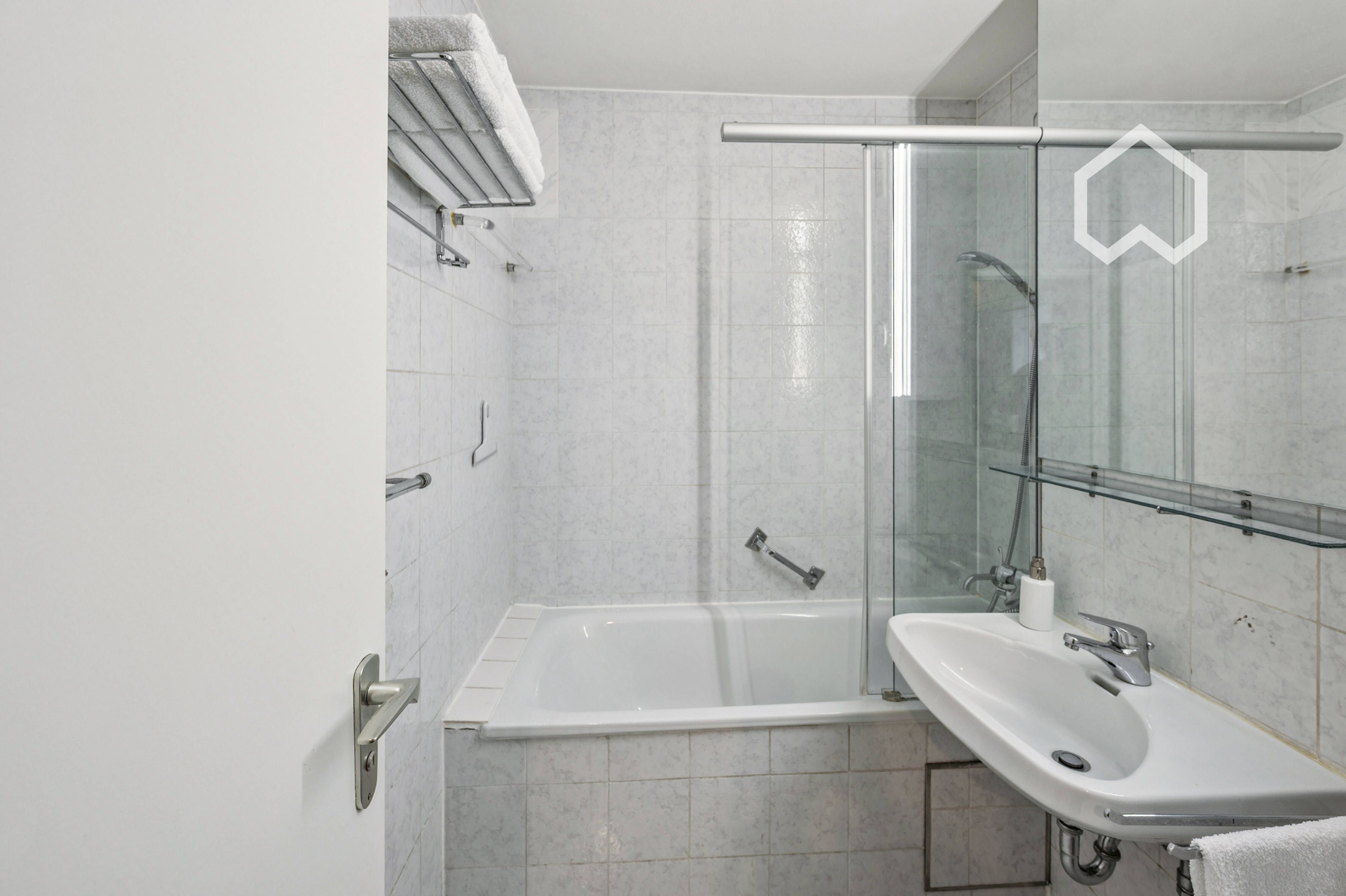 Bright Studio Apartment With South-Facing Balcony In Exclusive Herzogpark – Quiet And Close To The C  -  Bright Studio Apartment with South-Facing Balcony in Exclusive Herzogpark – Quiet and Close to the City Center  - Gallery -  4