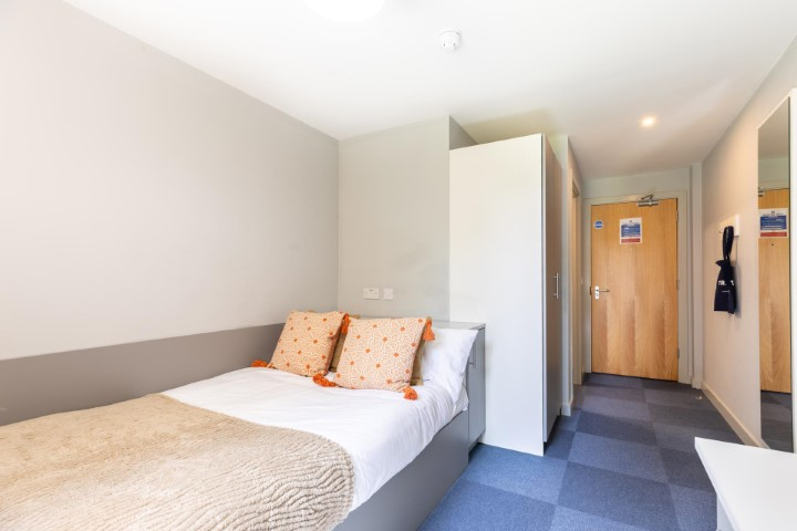 Silver En-Suite - 2