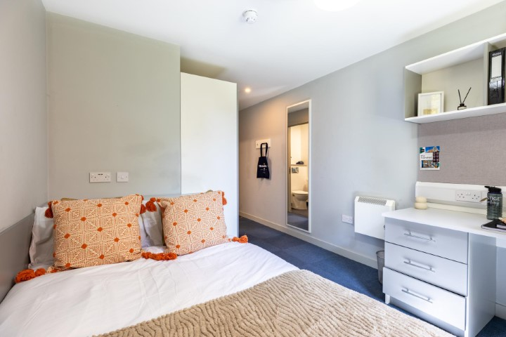 Silver En-Suite - 6