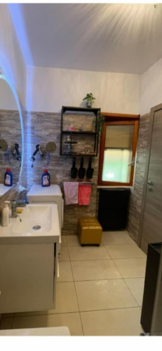 Bedroom with private bathroom in Rome