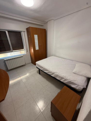 Bright Double Bedroom close to FES Campus Miguel de Unamuno