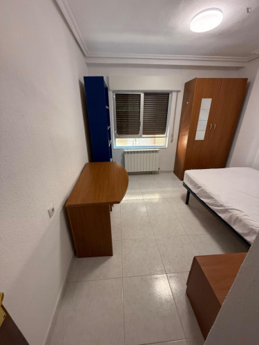 Bright Double Bedroom close to FES Campus Miguel de Unamuno